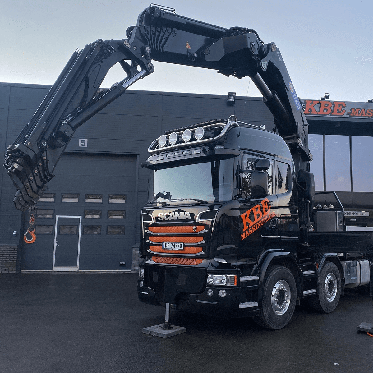 Kranbil 85TM – Scania R730 med HMF 8520 K6
